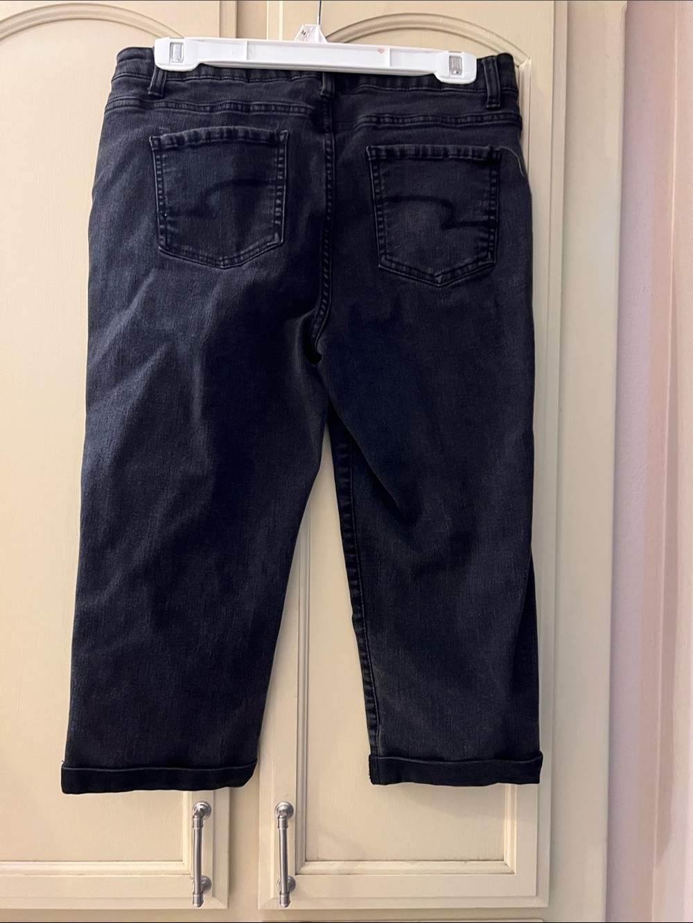 Time and Tru Black Cropped Jeans with Cuffed Hem - Picture 3 of 3